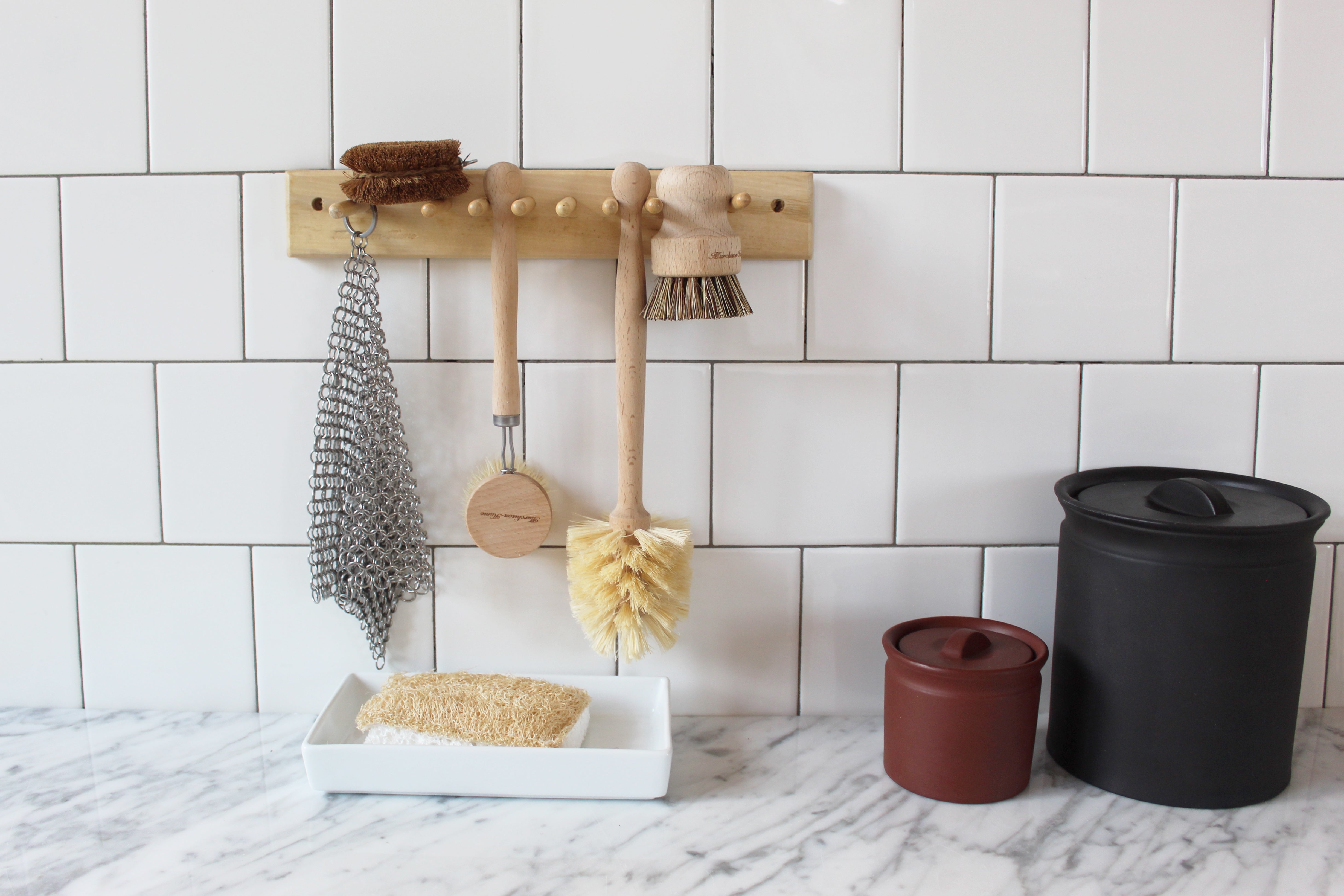 Why Dish Brushes Are Better Than Sponges
