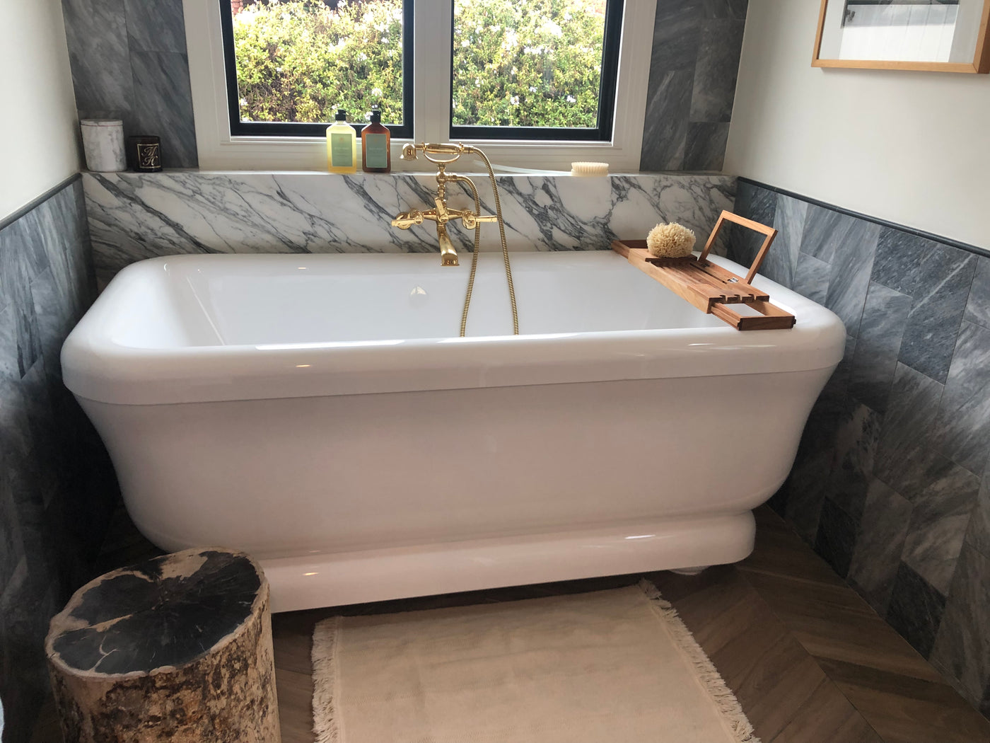 Easy and Effective Bathtub Cleaning Tips for a Spotless Tub